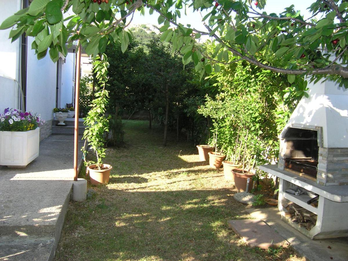Apartments Mari With Terrace Baska  Bagian luar foto