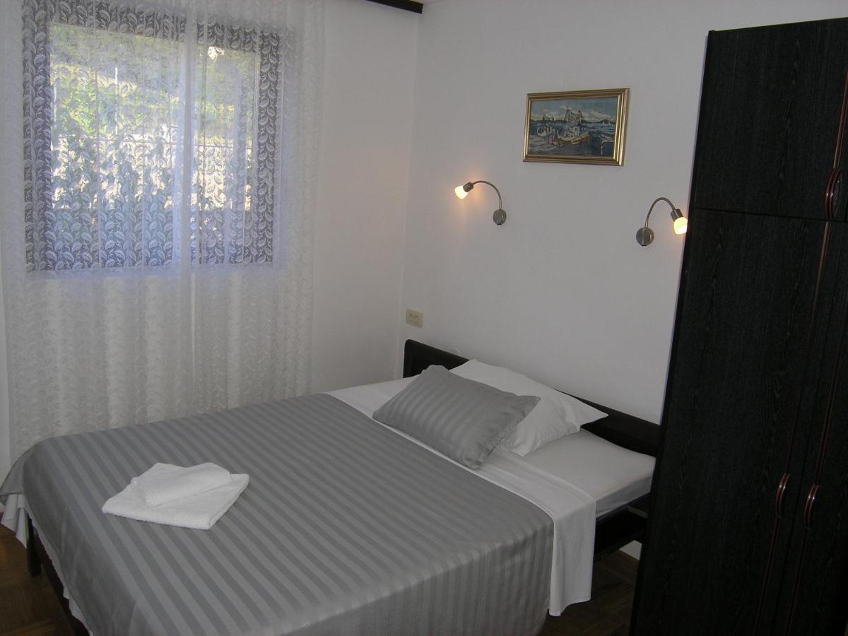 Apartments Mari With Terrace Baska  Bagian luar foto