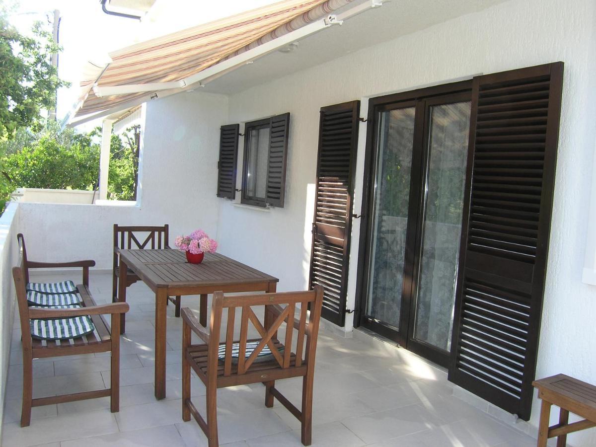 Apartments Mari With Terrace Baska  Bagian luar foto