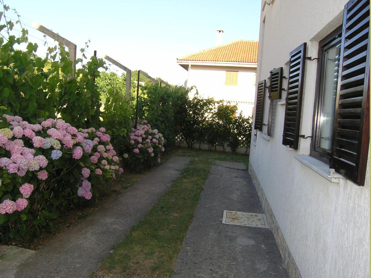 Apartments Mari With Terrace Baska  Bagian luar foto
