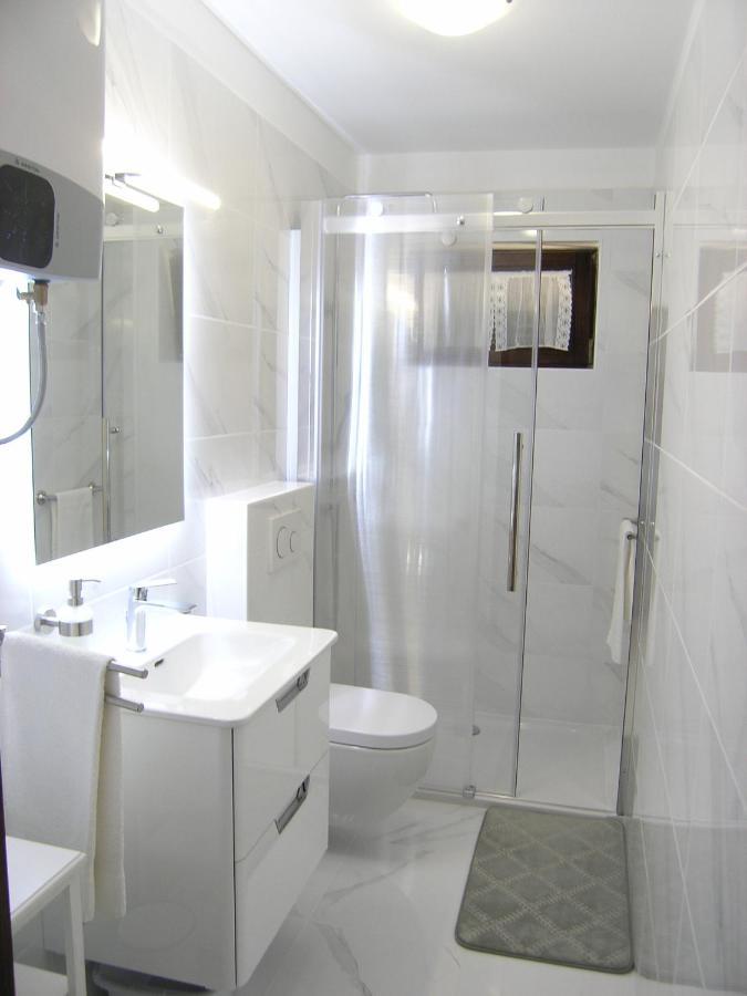 Apartments Mari With Terrace Baska  Bagian luar foto