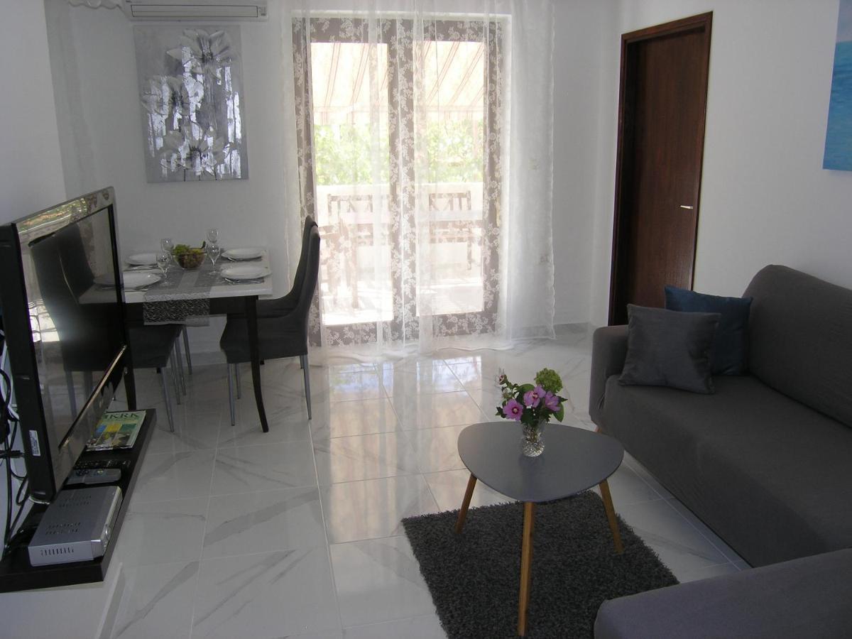 Apartments Mari With Terrace Baska  Bagian luar foto