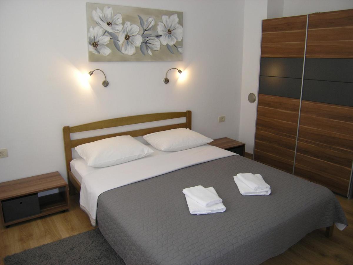 Apartments Mari With Terrace Baska  Bagian luar foto